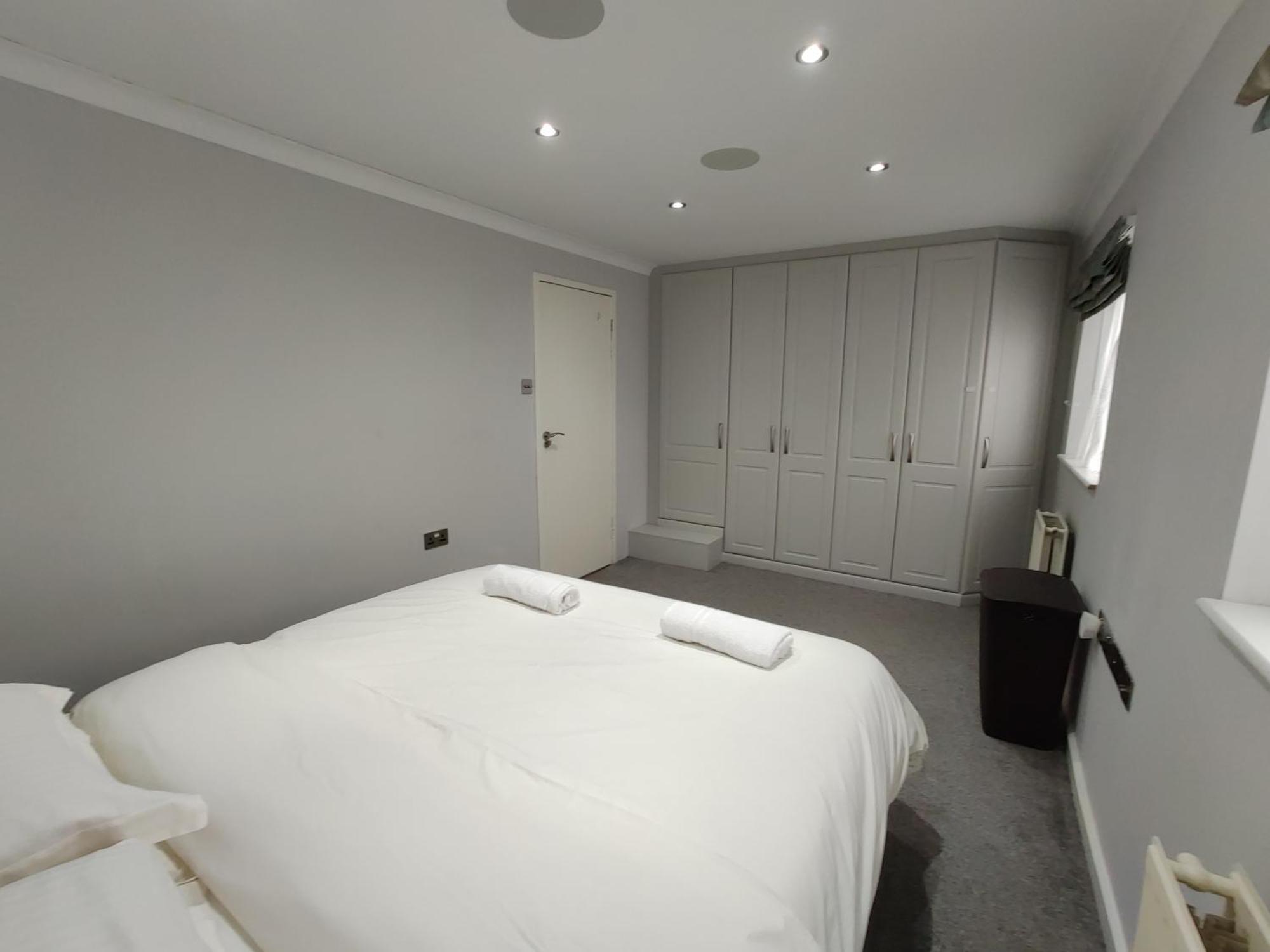 Elegant 3-Bedroom Home, Sleeps Up To 5 Guest. South Ockendon Екстер'єр фото